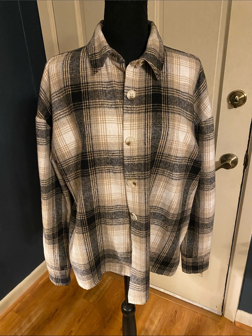Cloud Ten Plaid Button-Up Shacket in Black, Cream & Tan S